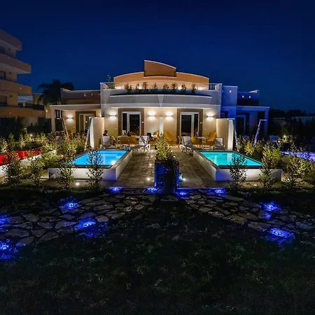 Con Piscina Privata Aparthotel 3*